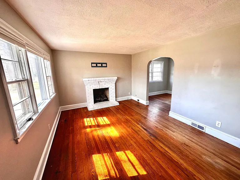 3415 Benard Ave — Photo 4