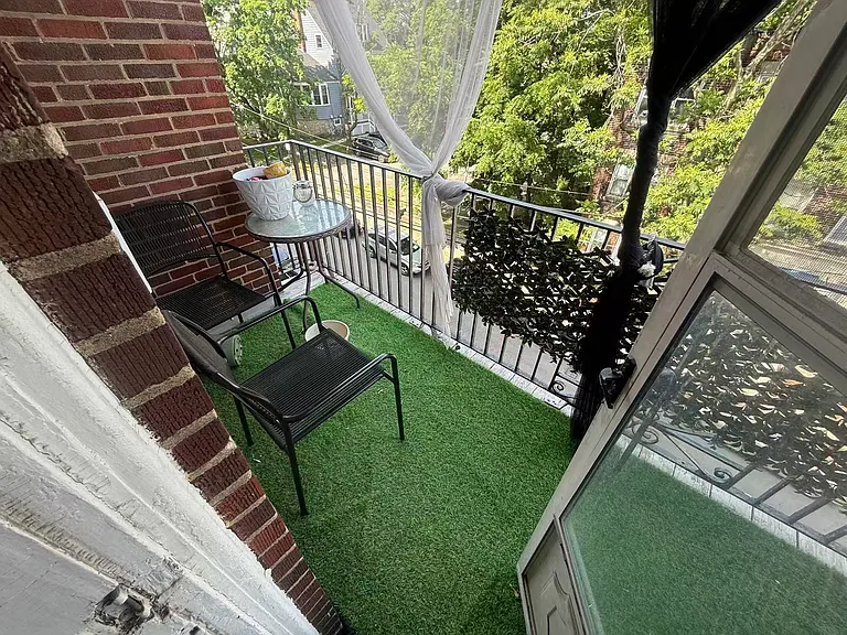 28 Quint Ave #34 — Photo 2