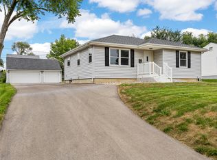 1560 2nd Ave, Marion, IA 52302