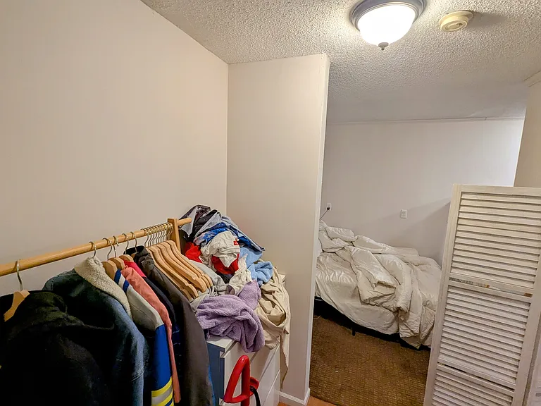 913 Michigan St — Photo 10