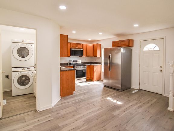 5th image of 113 E Washington St