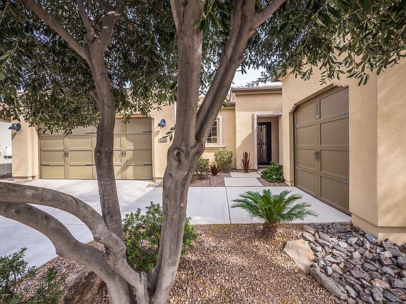 3rd image of 1326 E Sweet Citrus Dr