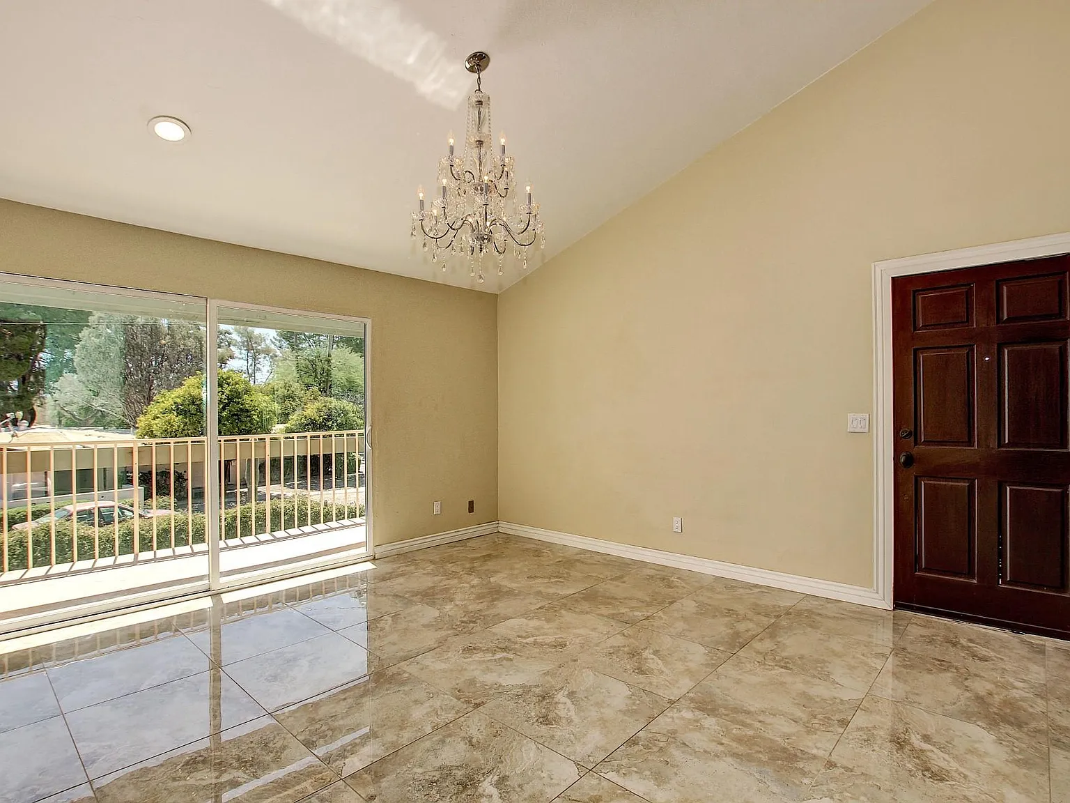 838 S Langley Ave — Photo 4