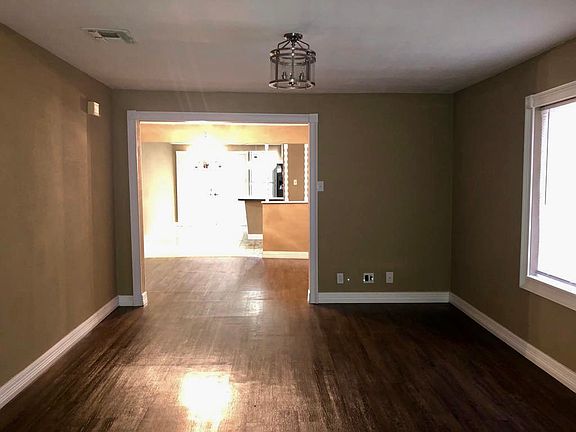 4th image of 399 Chapman St