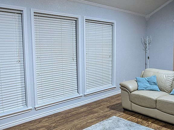 5th image of 810 Patricia Cir