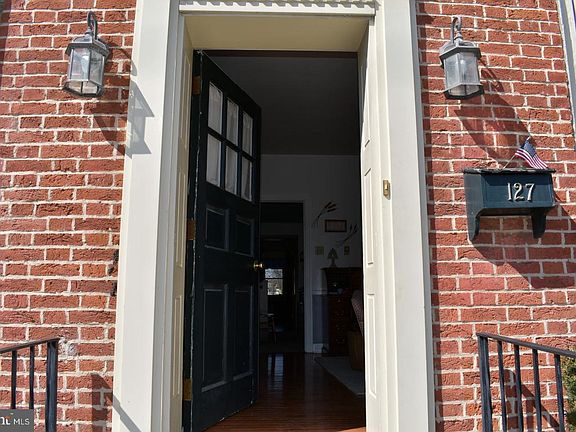 5th image of 127 W King St