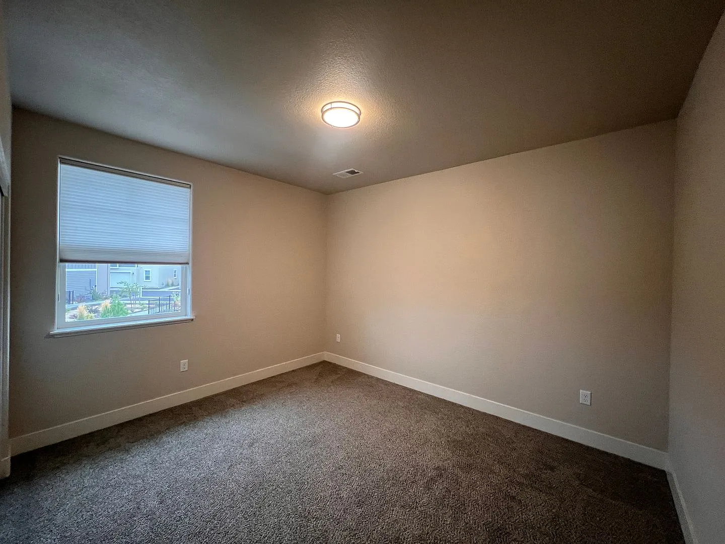 3/2.5 Modern & Beautiful Townhome in Gardnerville — Photo 2