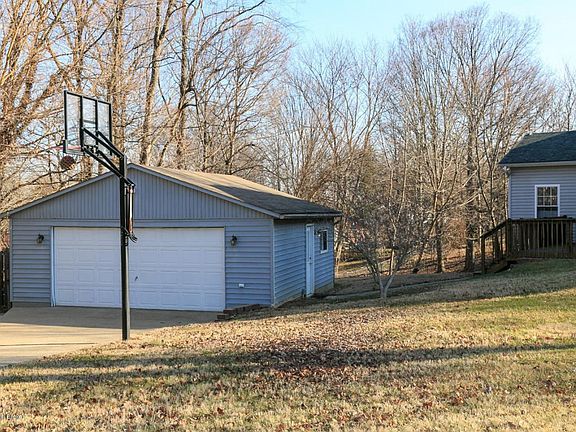 View side yard w/detached 2 car garage