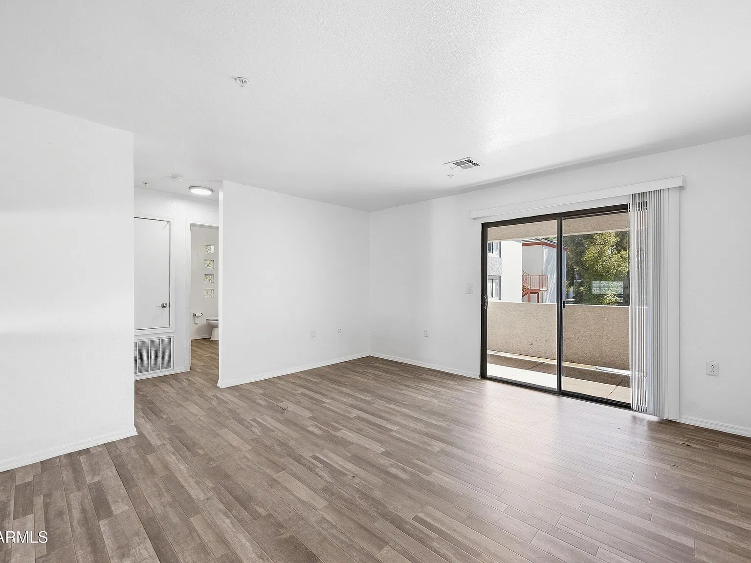 3 bed, 2.0 bath, 1064 sqft, $1,299 — Photo 4