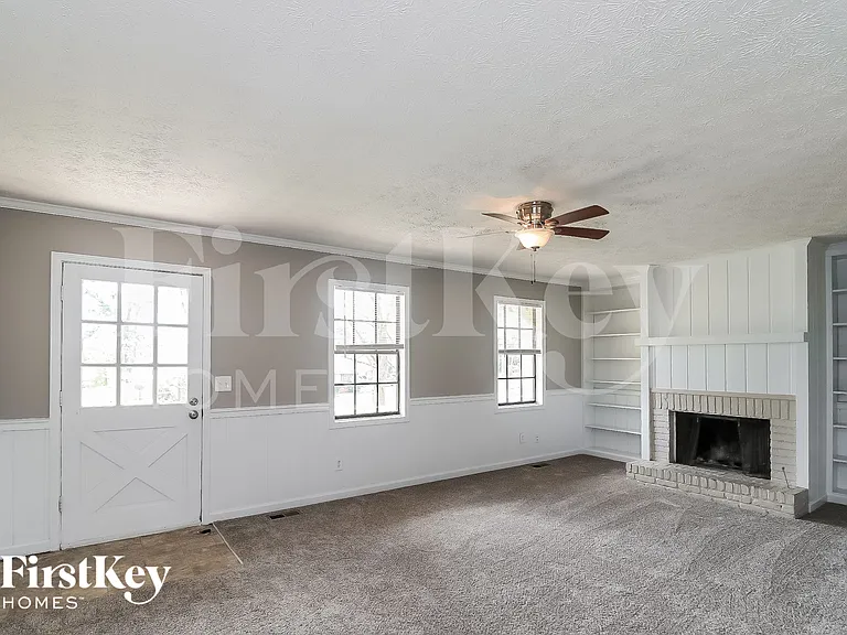 3762 Cambridge Dr SW — Photo 4