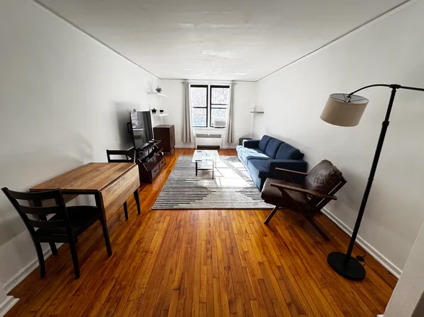 305 West 18th Street image 1 of 21