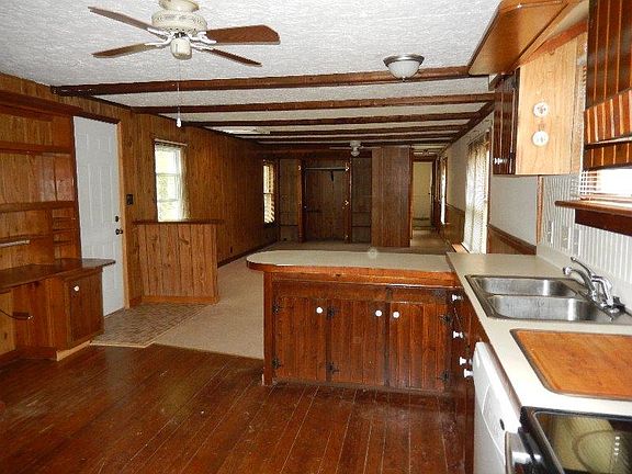 Huge Eat-in Kitchen and Family Room
