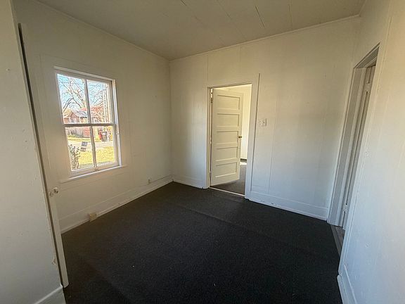 4th image of 312 Sophie St