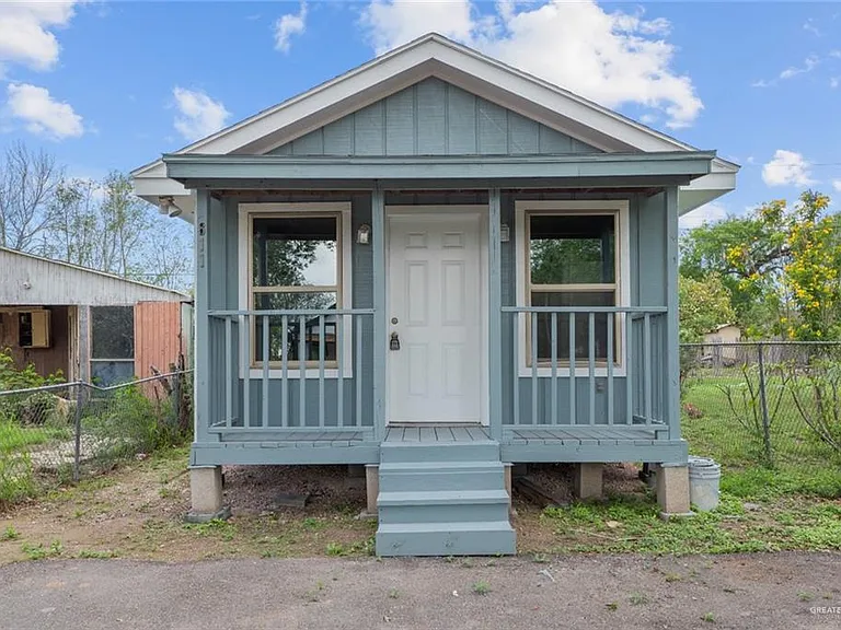 811 N Carlson St — Photo 1