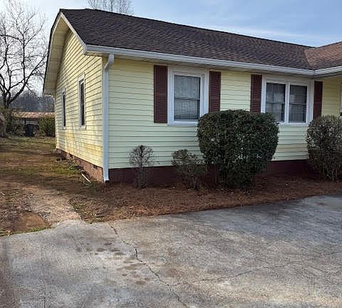 3rd image of 408 Cedar Ave SW