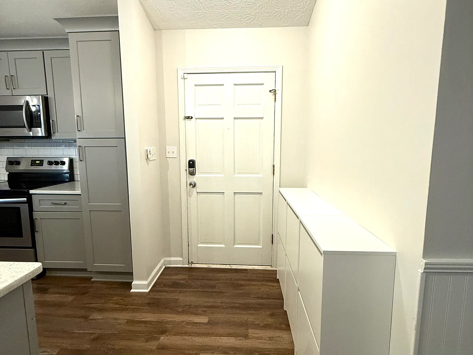 3 bed, 1205 sqft, $1,990 — Photo 3