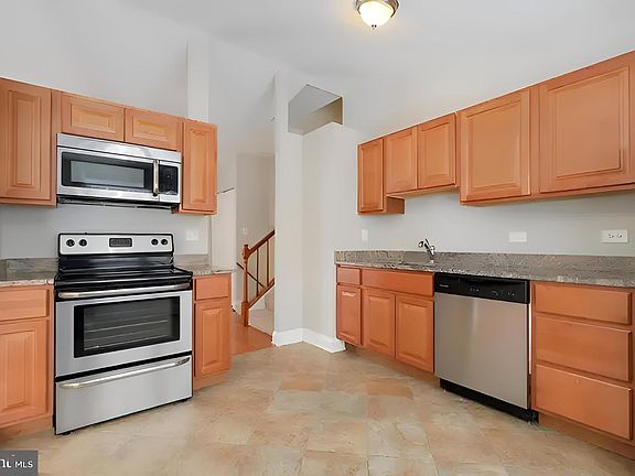 5th image of 702 New Orchard Pl