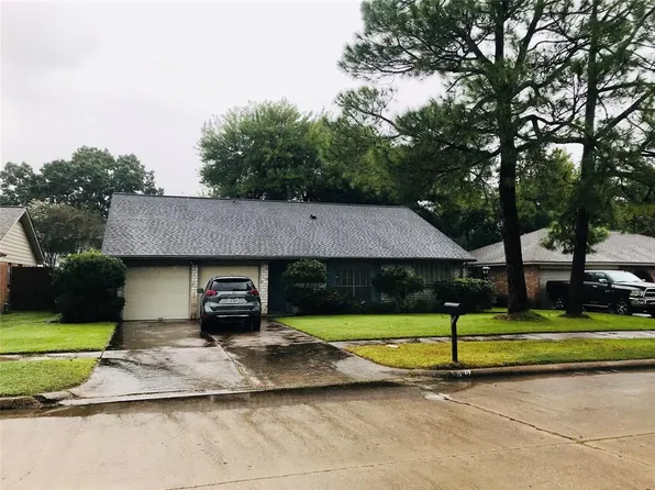 9730 Kemp Forest Dr, Houston, TX 77080