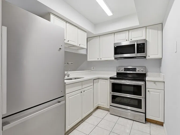 3801 N Oak Dr #A72 — Photo 12