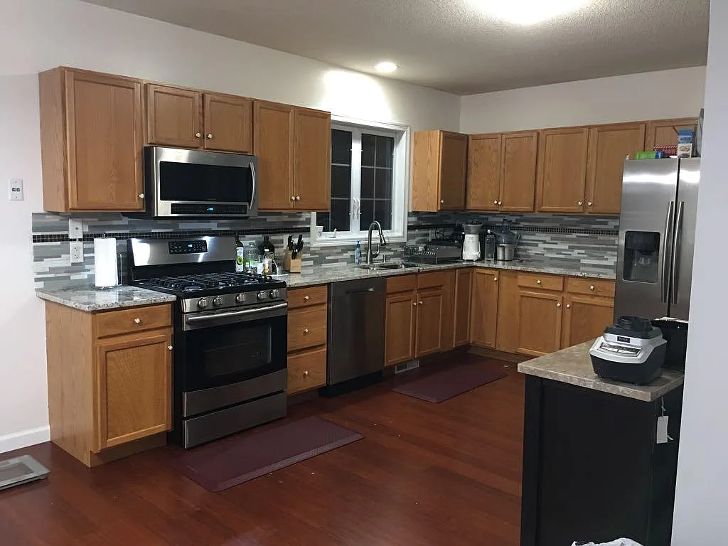 3 bed, 1.5 bath, 1358 sqft, $2,700 — Photo 2