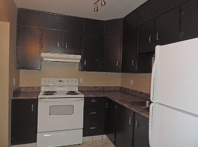 Unit 4 5328 54 Street — Photo 2