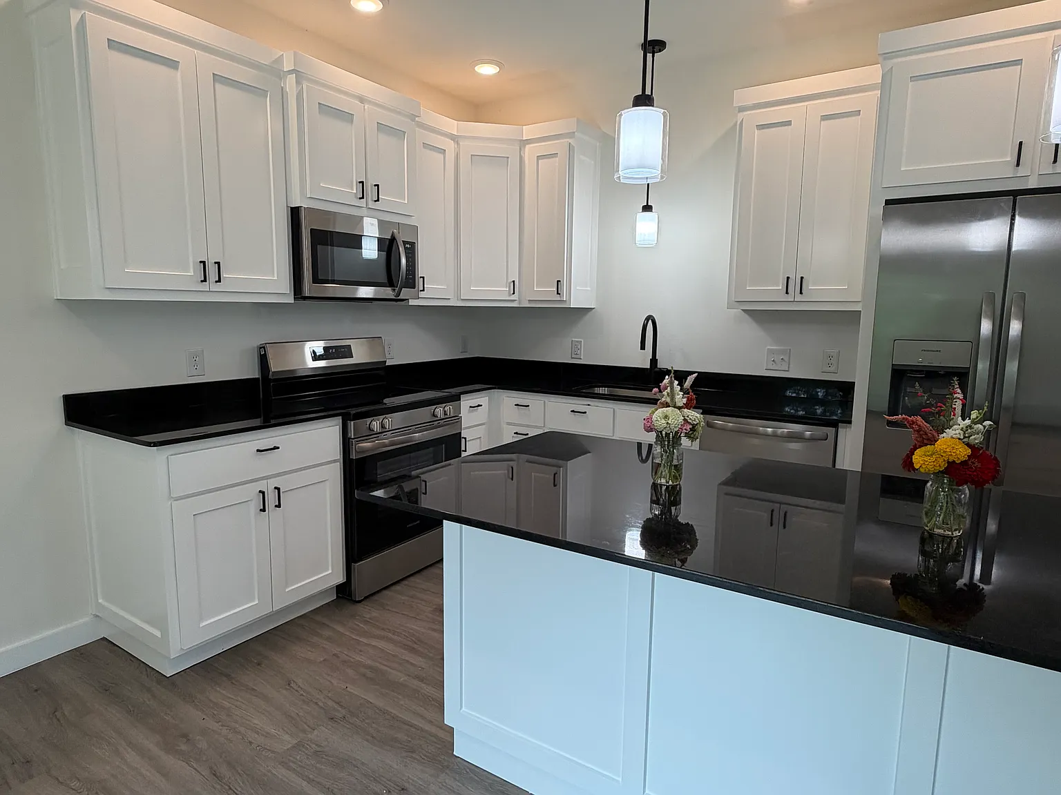 3 bed, 2.5 bath, 1391 sqft, $1,600 — Photo 4