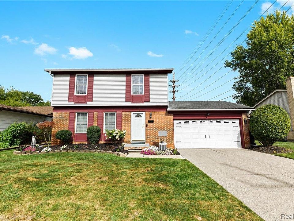 1st image of 161 Surrey Hts