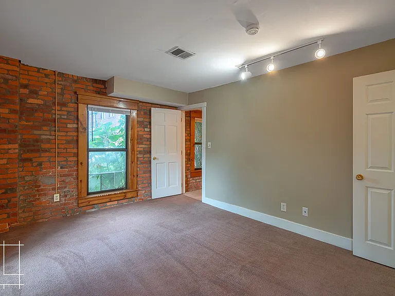 880 Hamlet St. — Photo 13