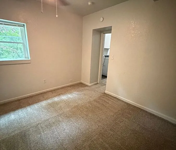 301 E Kansas St — Photo 32