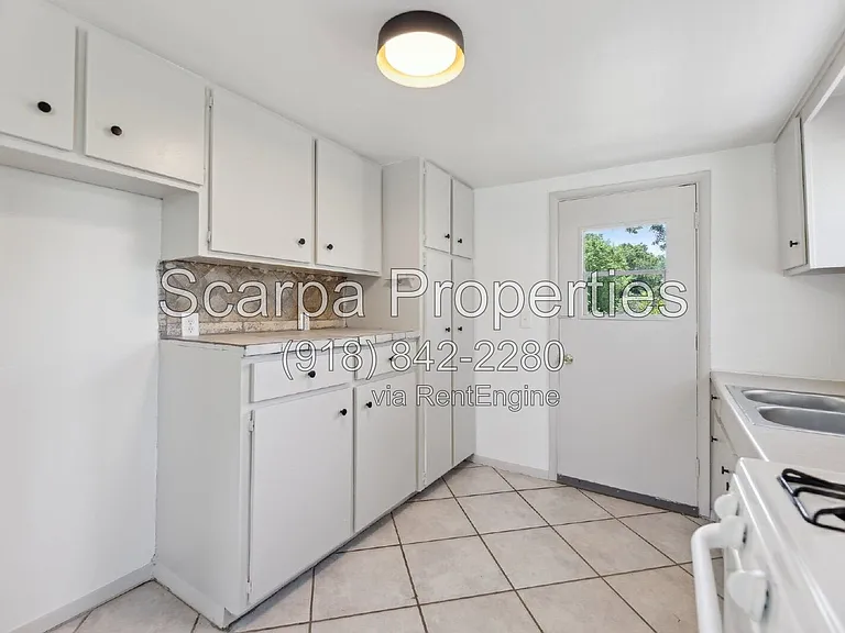 202 E 4th Ave — Photo 9