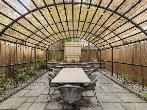 132 East 62nd Street image 10 of 20