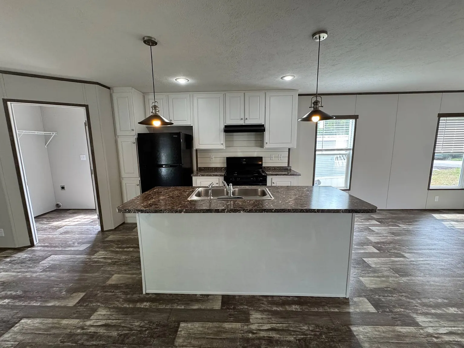 3 bed, 2.0 bath, 1216 sqft, $1,450 — Photo 4