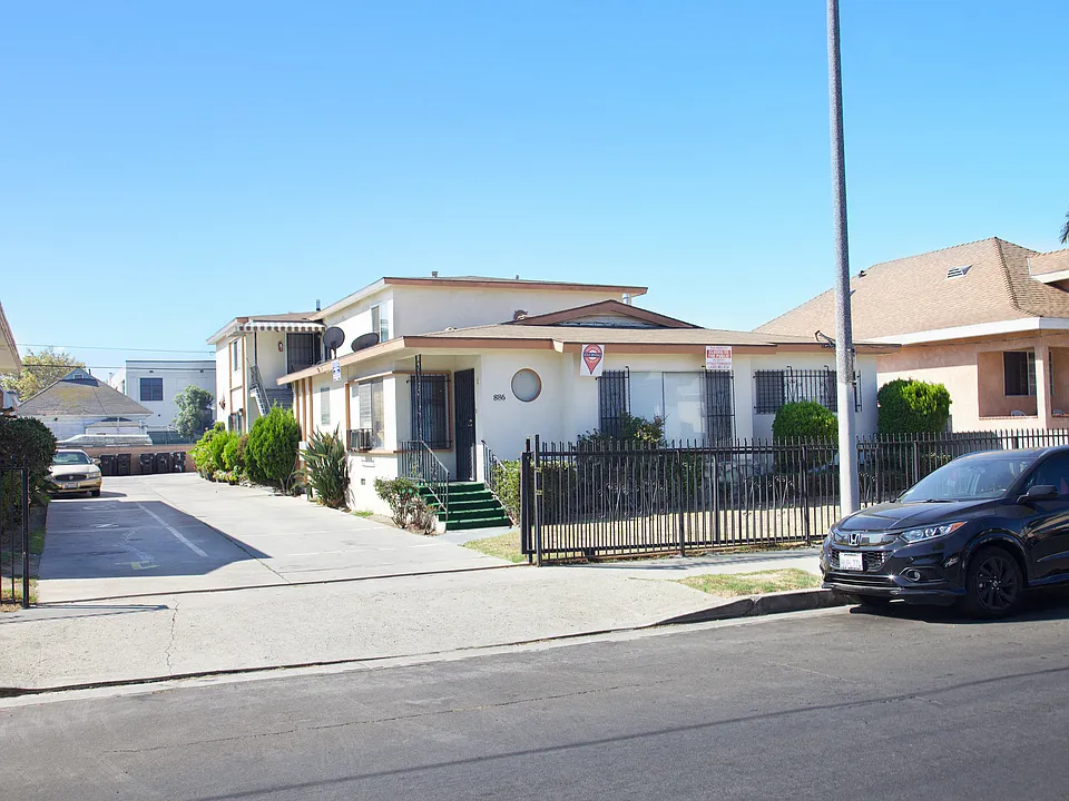 886-894 E 43rd Pl
