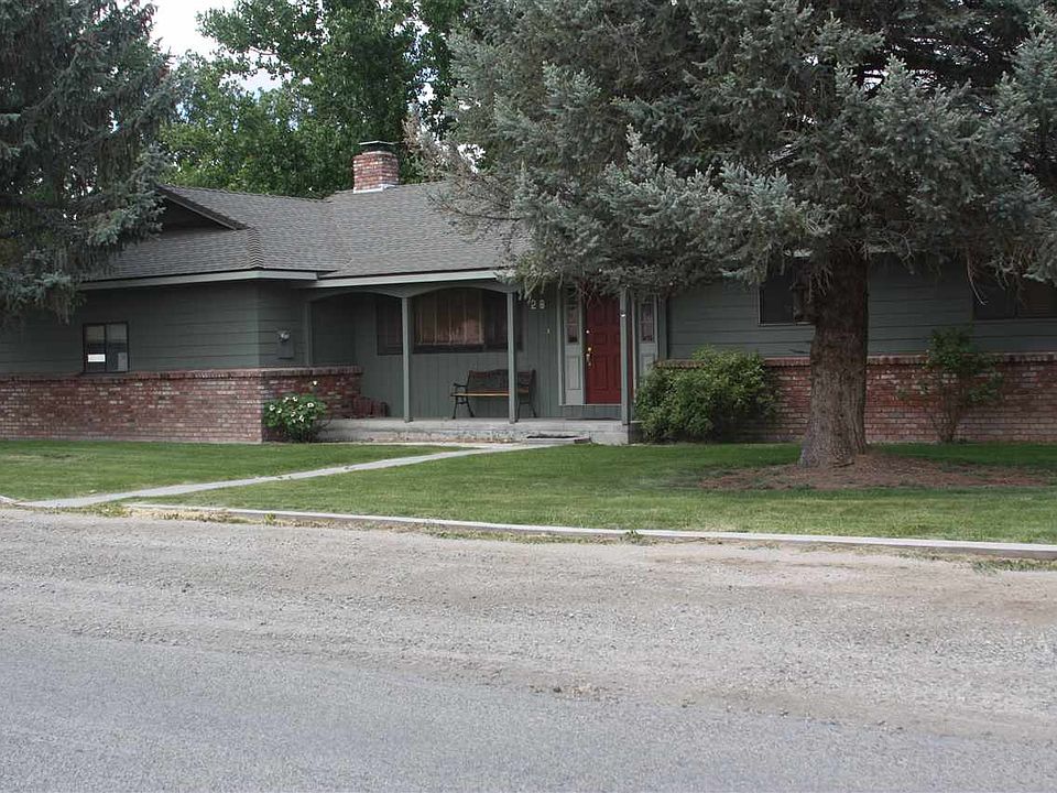 1st image of 28 Fairway Dr