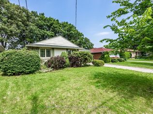 82 Ravenscrest Dr, Toronto, ON M9B 5N3