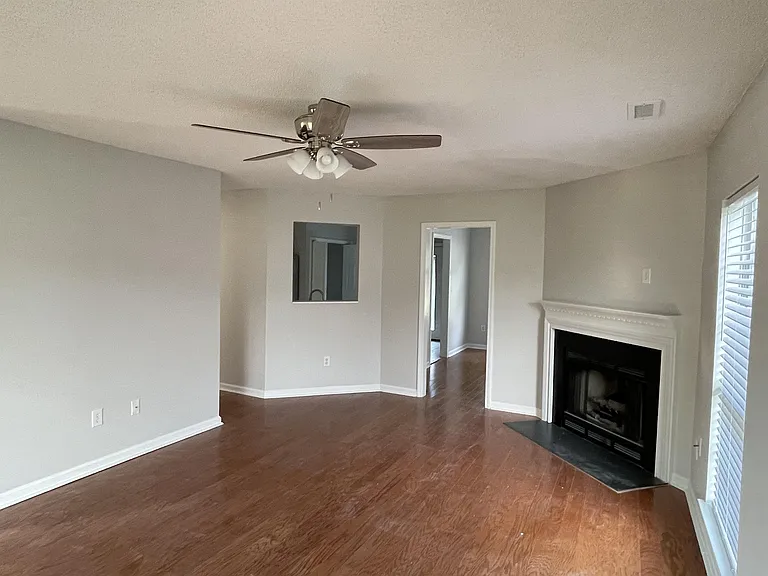 2704 Holmes Ct N — Photo 24