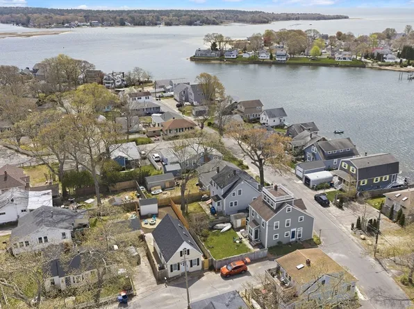8 Cottage St, Wareham, MA 02571