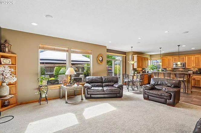286 SE Condor Dr — Photo 17