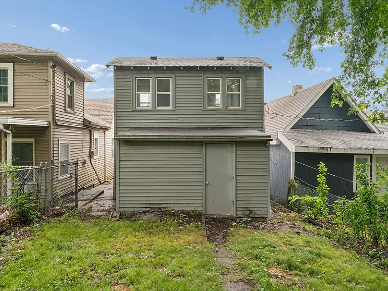 1049 Calvin St — Photo 34