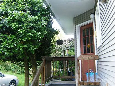 Back entrance to first floor simplex