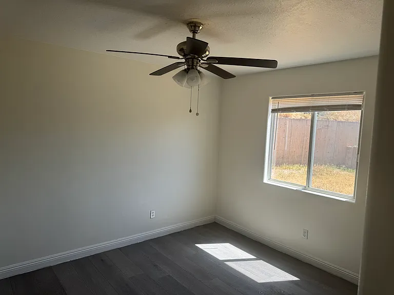 177 W 625 N — Photo 22