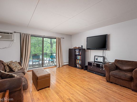 3rd image of 526 Kiowa Dr APT 101
