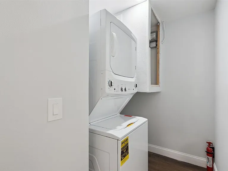 530 Hunter Cir — Photo 26