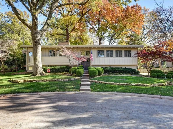 8329 Reinhardt St, Prairie Village, KS 66206