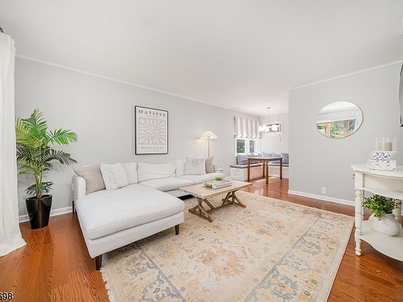 4th image of 52 Delmore Ave