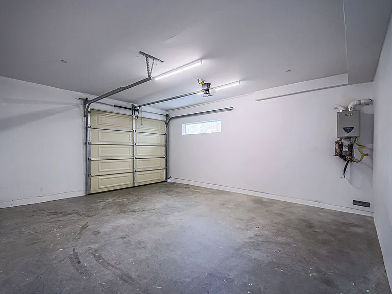 Luxury 2026 Townhomes with Massive Bedrooms + Decks with Views — Photo 20