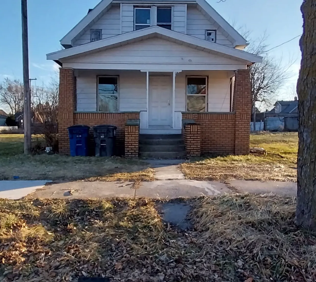 3 bed, $1,025 — Photo 1