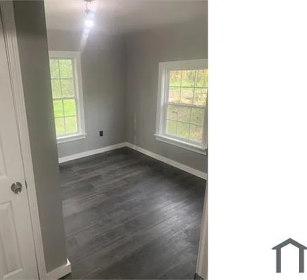 2307 Roosevelt St — Photo 4