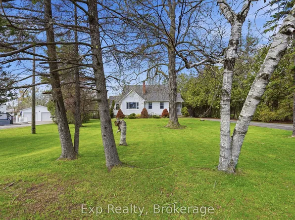 74 Sidney St, Belleville, ON K8P 3Y8