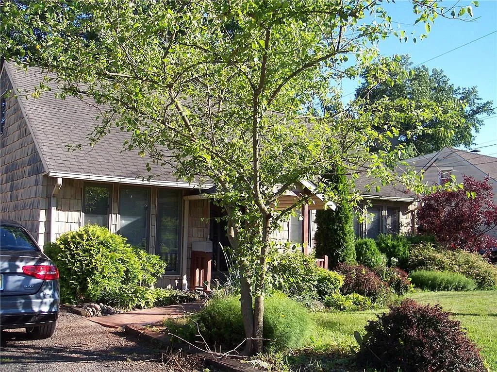 22 Mercury Rd photo 1